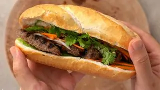 Hình ảnh Bánh mì trứng - bò khô - lớn