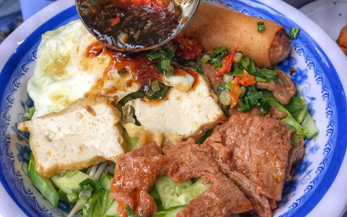 Hình ảnh Bún Nước Tương Thịt Ram - Chả Giò