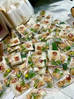 Hình ảnh Bánh tráng phơi sương me hành phi 