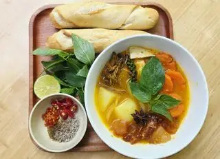 Hình ảnh Bò kho bánh mì chay