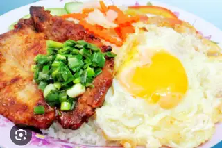 Hình ảnh Cơm Sườn Trứng Ốp La 