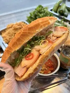 Hình ảnh Bánh mì thịt muối