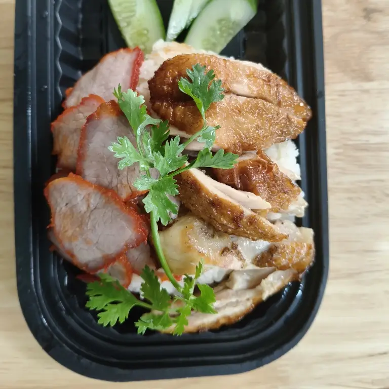 Hình ảnh Cơm gà quay - xá xíu