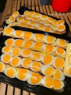 Hình ảnh Bánh tráng cuốn trứng lòng đào