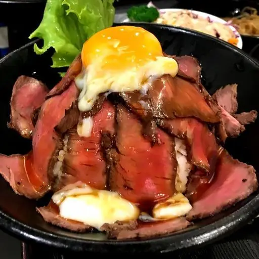 Hình ảnh Cơm thịt bò - gà nướng−牛-鳥モモ丼