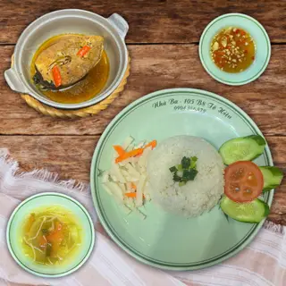 Hình ảnh Cơm cá basa kho tộ nước dừa 