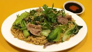 Hình ảnh MỲ XÀO + BÒ LÚC LẮC + TRỨNG ỐP LA + CẢI NGỌT XÀO TỎI