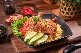 Hình ảnh cơm gà chiên giòn sốt mắm tỏi ( nhỏ) 