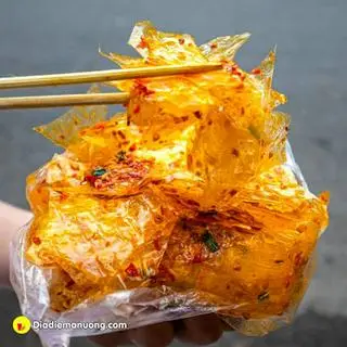Hình ảnh Bánh Tráng Trộn Bò Satế cay trứng cút 