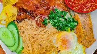 Hình ảnh Cơm ba rọi bì