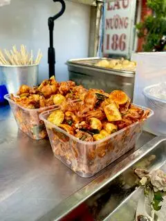 Hình ảnh Chân gà sốt Thái + trứng non lòng đào -size L