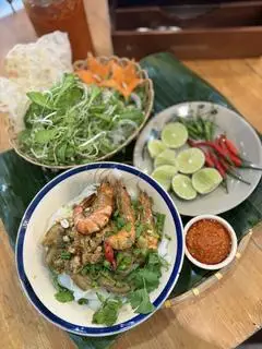 Hình ảnh Mì Quảng tôm thịt trứng