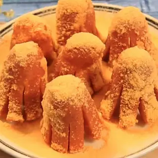 Hình ảnh 2 Cây Xúc Xích Lắc Phô Mai 