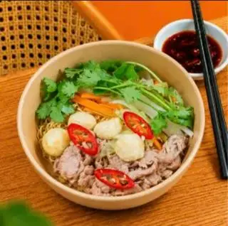 Hình ảnh mì xào bò + cá viên
