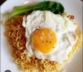 Hình ảnh Mì Trộn Trứng ốp la 