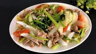Hình ảnh Mì xào bò và hành tây