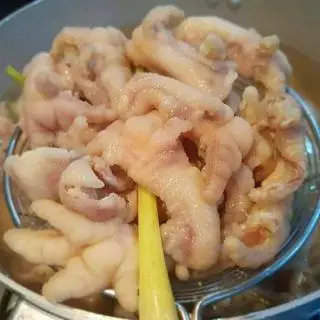 Hình ảnh Chân gà rút xương ( 2 chân vừa)