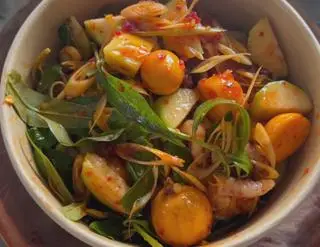 Hình ảnh Chân gà mix trứng non size nhỏ
