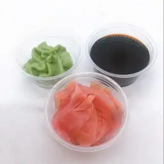 Hình ảnh Gừng hồng+ wasabi + nước tương.