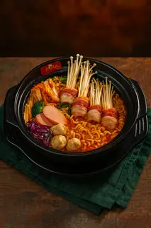Hình ảnh Mỳ Kim Chi Bò + Xúc Xích