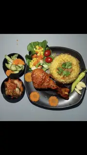 Hình ảnh Cơm Gà Chiên Mắm
