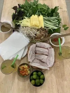 Hình ảnh Bánh tráng cuốn thịt heo quay