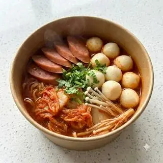 Hình ảnh Mỳ cay viên chiên xúc xích