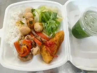 Hình ảnh cơm trứng cút khó+gà xào sả ớt+đậu xốt