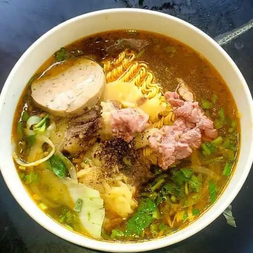 Hình ảnh Mì bò Huế tô lớn tái - chả lụa