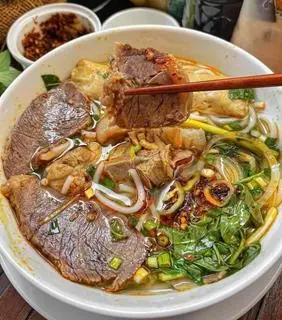 Hình ảnh Bún bò tái nạm
