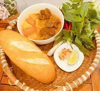 Hình ảnh Bánh mì cà ri bò