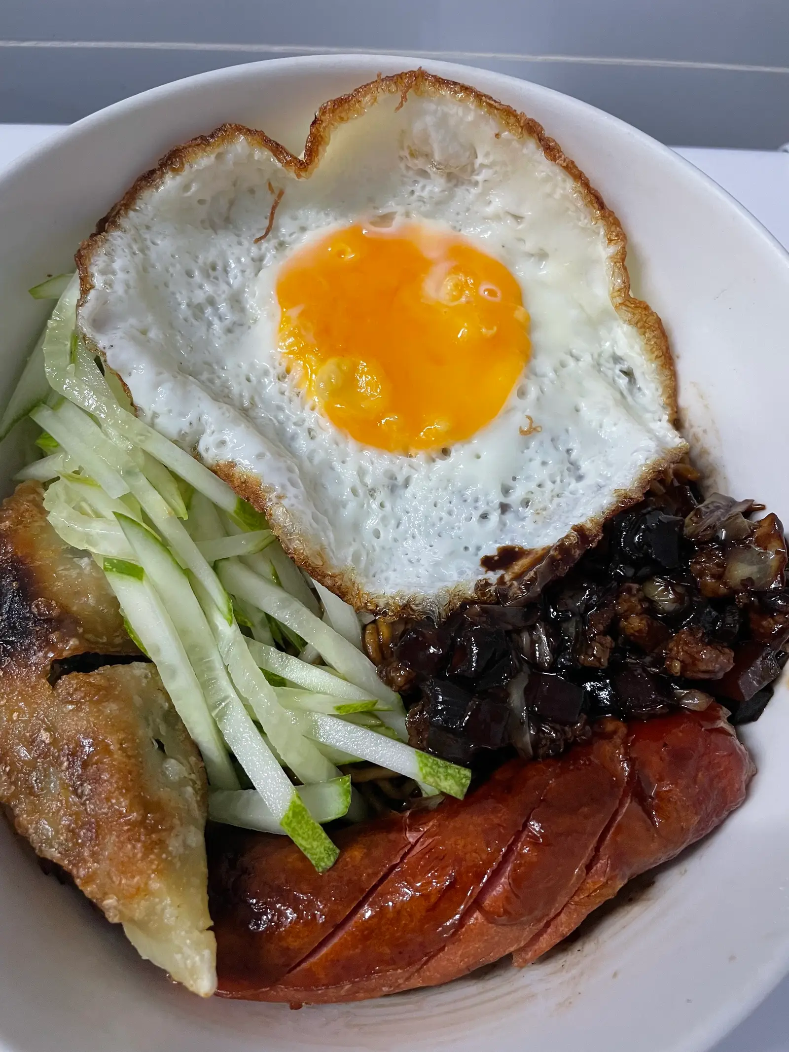 Hình ảnh Mì tương đen - mandu, xúc xích 