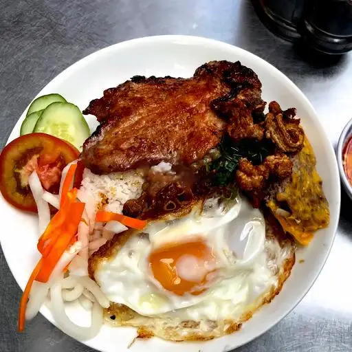 Hình ảnh Cơm sườn chả ốp la