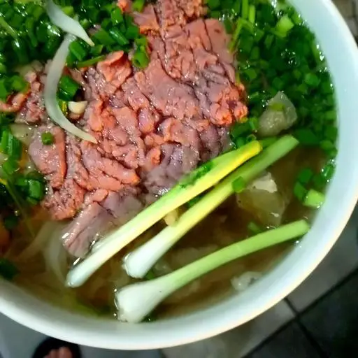Hình ảnh Phở tái (đặt thêm dụng cụ ăn uống nếu cần) 