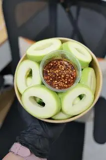Hình ảnh Box Xoài bao tử 500gr kèm muối ớt hoặc sốt chấm thần thánh 
