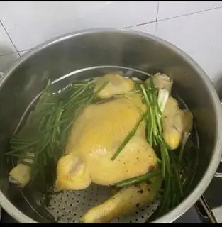 Hình ảnh GÀ HẤP HÀNH 1/2 con ( chặt sẵn )