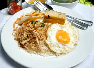 Hình ảnh Cơm bì chả ốp la