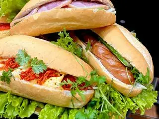 Hình ảnh Bánh Mỳ Pate- Lạp Sườn