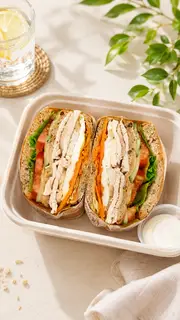 Hình ảnh Bánh mì đen nhân ức gà trứng