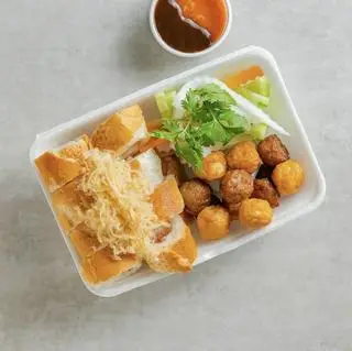 Hình ảnh bánh mì cá viên chiên 