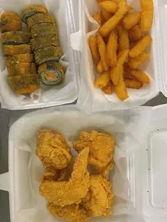 Hình ảnh Combo 2 ( 3 miếng gà giòn , khoai tây lắc, kimbap chiên )