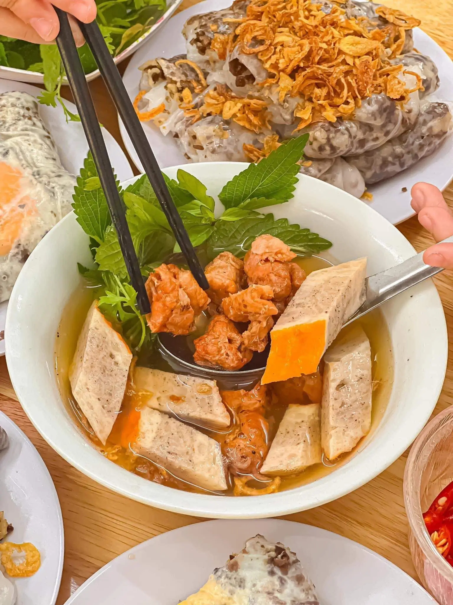 Hình ảnh Bánh cuốn chả lẫn ( chả thịt nướng + chả quế )