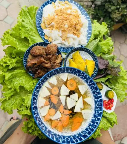 Hình ảnh Bánh cuốn chả nướng đặc biệt