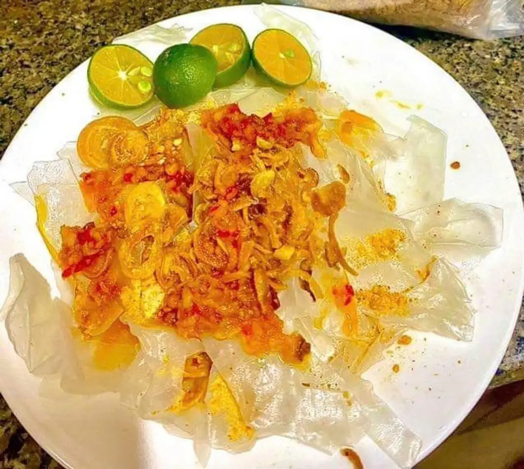 Hình ảnh Bánh tráng trộn muối nhuyễn sa tế tắc hành phi