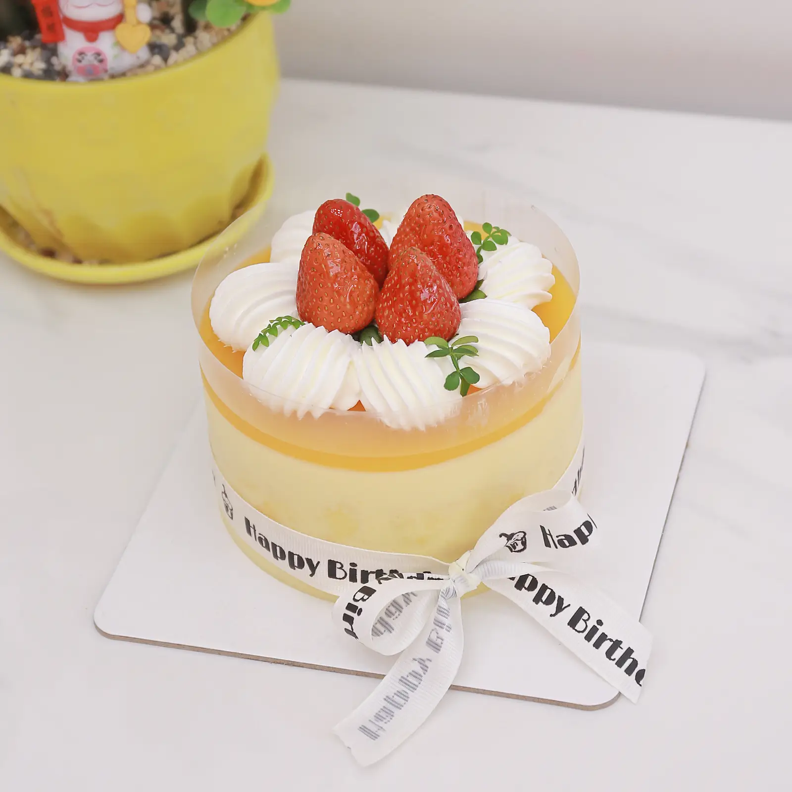 Hình ảnh Bánh Mousse Chanh Dây Decor Dâu Tây Sz12