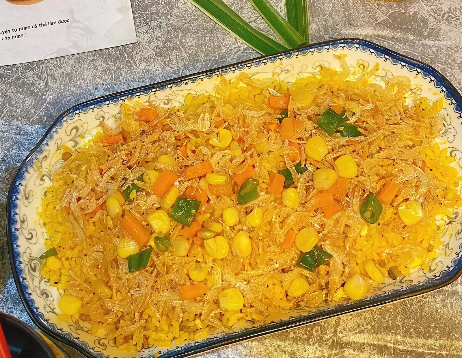 Hình ảnh Cơm Rang Giò Nạc  kèm 1 ly coca(bao gồm hộp giấy)