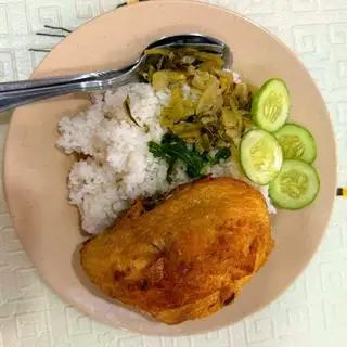 Hình ảnh Cơm Gà Chiên /Luộc trứng Opla