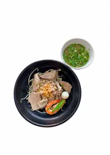 Hình ảnh Hủ tiếu mì gói trộn khô