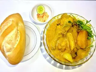 Hình ảnh Cà Ri Gà - Bộ Lòng Lớn
