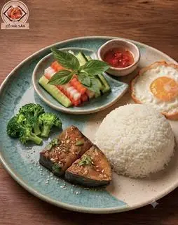Hình ảnh Cơm cá thu phấn rim + trứng ốp